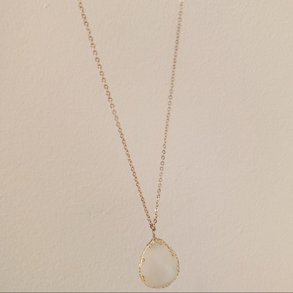 18” gold chain white drop pendant necklace - Picture 3 of 4